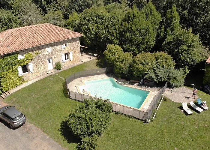 4 Personnes Situe Aux Portes Du Perigord